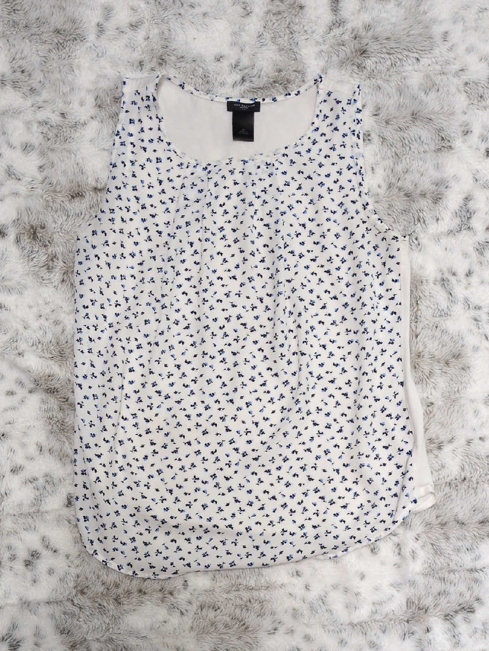 $5 MOVING SALE! Ann Taylor White Sleeveless Top with Navy Floral Print
